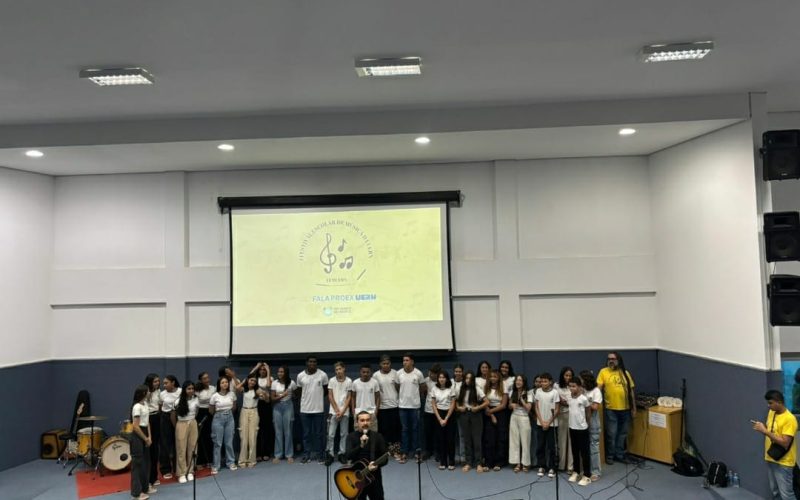 Canto Coral da escola Vila RN representa Serra do Mel no 1º Festival Escolar de Música da UERN