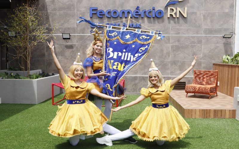 Brilha Natal 2025 segue esta semana com trupe, ônibus, teatro e shows na Praça Cívica