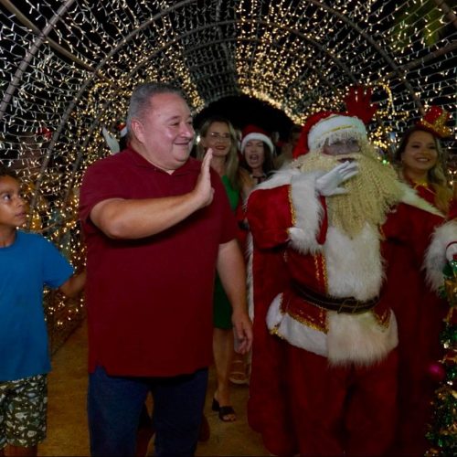 Prefeito Antônio Henrique acende oficialmente a iluminação do primeiro Natal do Vale