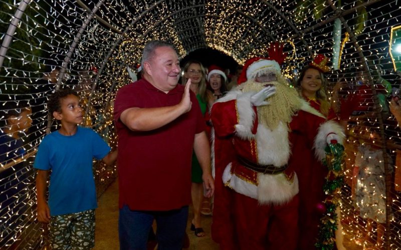 Prefeito Antônio Henrique acende oficialmente a iluminação do primeiro Natal do Vale