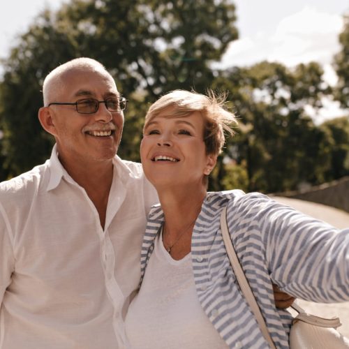 O novo protagonismo sênior: como a economia prateada está ressignificando o fim da vida