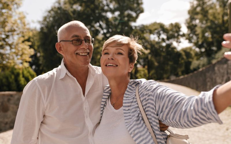 O novo protagonismo sênior: como a economia prateada está ressignificando o fim da vida