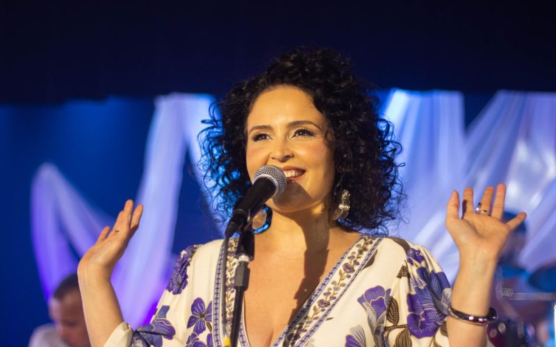 Heli Medeiros lança Session Sou Mulher com canções inéditas