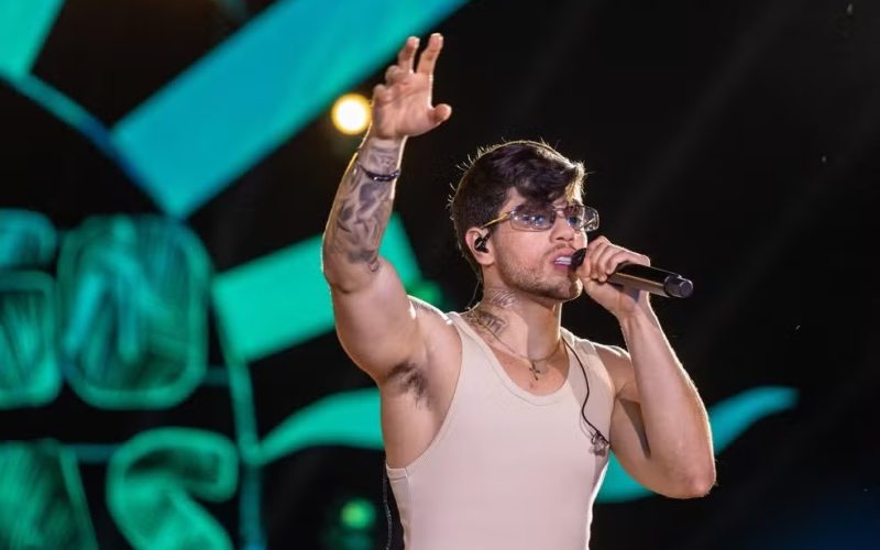 Menos é Mais, Felipe Amorim e Thiago Freitas no Puro Suco de Verão da Ilha Ecomax no sábado (10)