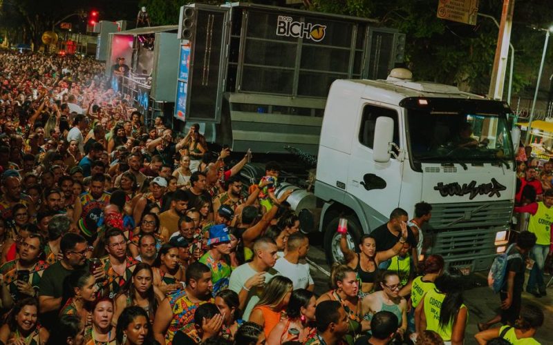 Netinho, Ricardo Chaves e Carla Visi arrastam multidão na segunda noite do Axé Natal