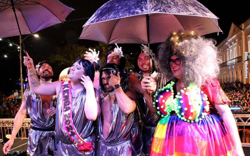 Bloco das Kengas realiza grande desfile neste domingo (15) com show de Karol Conká