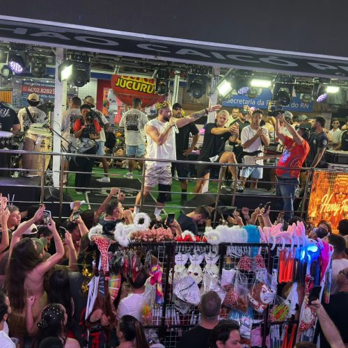 Henry Freitas arrasta multidão e faz sábado de Carnaval entrar para a história em Caicó