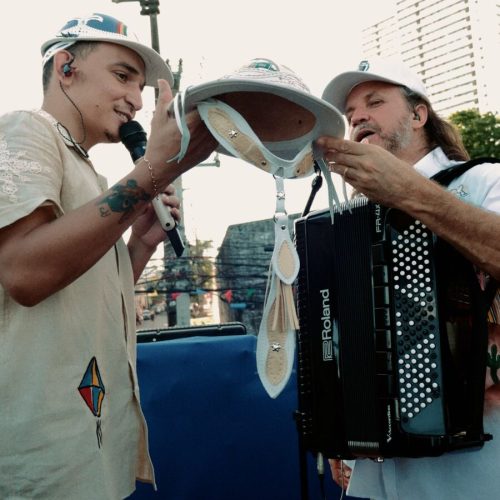 Com direito a presente personalizado, Derradeiro de Maio confirma João Gomes na edição 2026