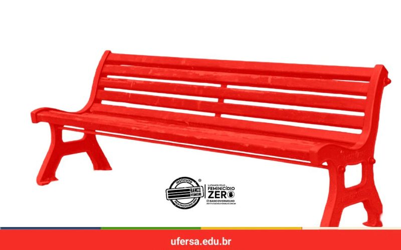 UFERSA instala Banco Vermelho em ato simbólico de enfrentamento ao feminicídio