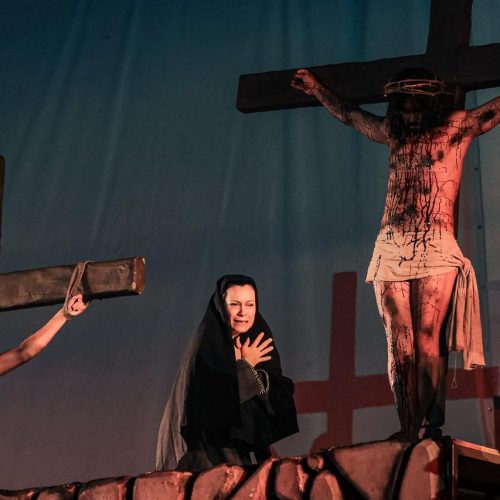 Paixão de Cristo do Monte do Galo reúne mais de 2 mil pessoas na estreia da edição 2026