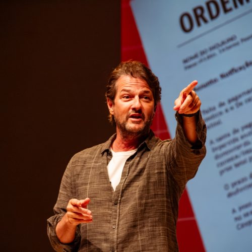 Marcelo Serrado apresenta a comédia “Terapia”, no Teatro Alberto Maranhão
