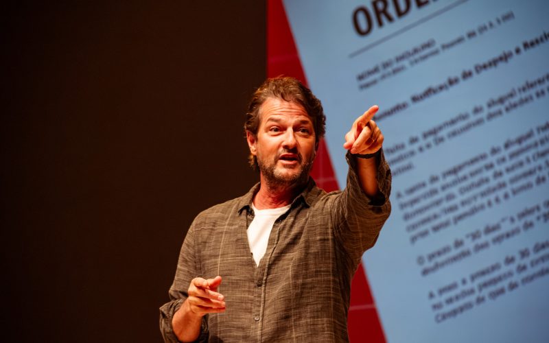 Marcelo Serrado apresenta a comédia “Terapia”, no Teatro Alberto Maranhão