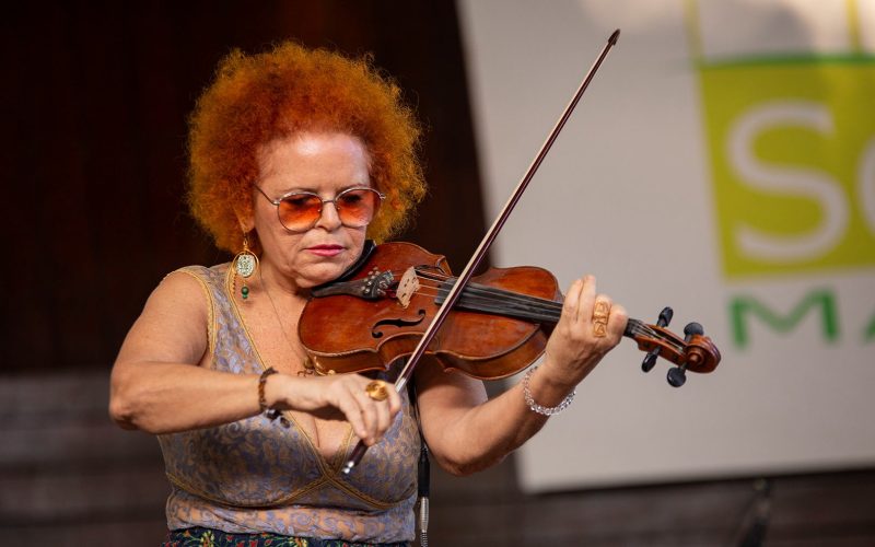 Tiquinha Rodrigues em apresentação autoral no próximo Som da Mata