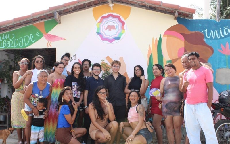 Público LGBTQIAPN+ celebra conclusão de curso realizado pela ONG ReforAmar