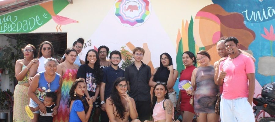 Público LGBTQIAPN+ celebra conclusão de curso realizado pela ONG ReforAmar