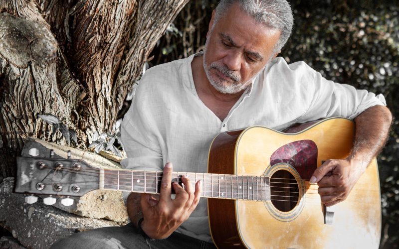 Moisés de Lima apresenta show “Black In” no Mestiços Bar em Ponta Negra