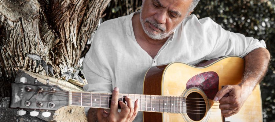 Moisés de Lima apresenta show “Black In” no Mestiços Bar em Ponta Negra