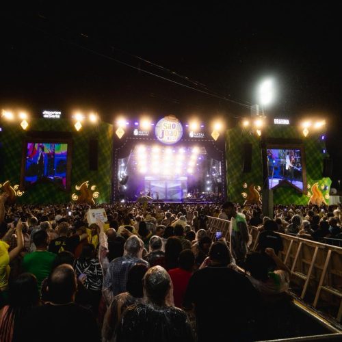 São João de Natal reúne público em noite de shows e transmissão da Copa na Arena das Dunas