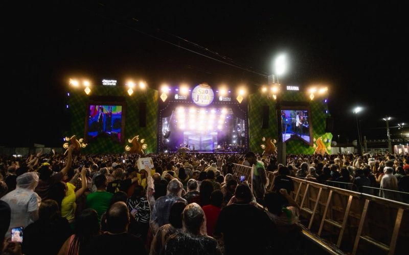 São João de Natal reúne público em noite de shows e transmissão da Copa na Arena das Dunas