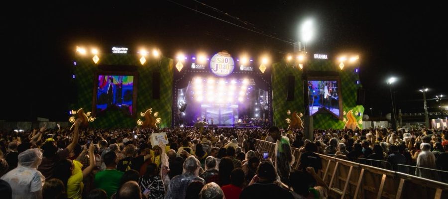 São João de Natal reúne público em noite de shows e transmissão da Copa na Arena das Dunas