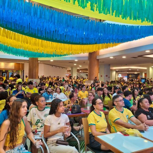 Torcida no Natal Shopping acompanha o Brasil nas oitavas de final