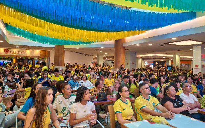 Torcida no Natal Shopping acompanha o Brasil nas oitavas de final