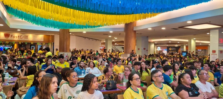 Torcida no Natal Shopping acompanha o Brasil nas oitavas de final