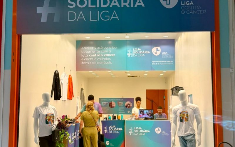 Loja Solidária da Liga leva campanha “Doe e Leve” ao Natal Shopping