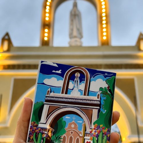 Azulejo com Afeto lança coleção de souvenires da Festa de Sant’Ana 2026 com obras de artistas do Seridó