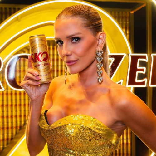 No clima das férias, Skol leva Deborah Secco para o Fortal