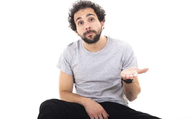 Murilo Couto apresenta novo espetáculo de Stand Up neste domingo (16) no Teatro Riachuelo