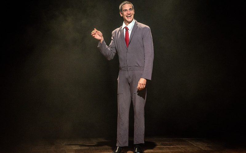 Mateus Solano apresenta comédia dramática “O Figurante” , no Teatro Alberto Maranhão