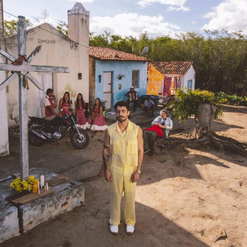 Romero Ferro lança “OURO” nesta quinta com participações de Luiz Lins e Àttooxxá