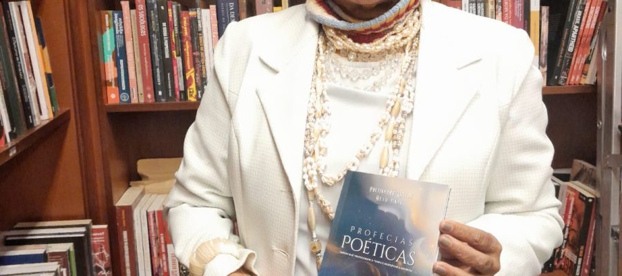 Escritora Deth Haak lança o livro Profecias Poéticas em Natal