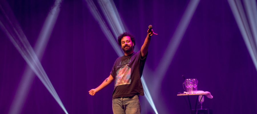 Fernando Pedrosa apresenta “Xaveca a Plateia e Bebe Vinho”, no Teatro Riachuelo