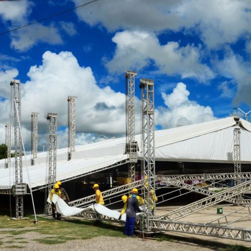 MCJ 2024: Prefeitura de Mossoró avança na montagem da Arena de Quadrilhas Deodete Dias