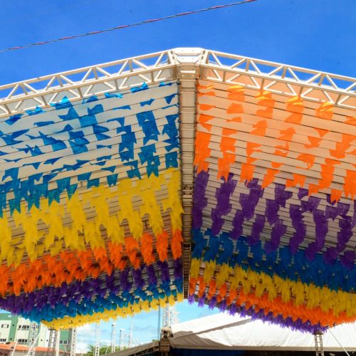 Prefeitura de Mossoró inicia ornamentação da Arena de quadrilhas Deodete Dias