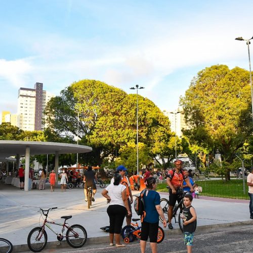 Domingo teve projeto Escola Bike Anjo na Praça Pedro Velho em Natal