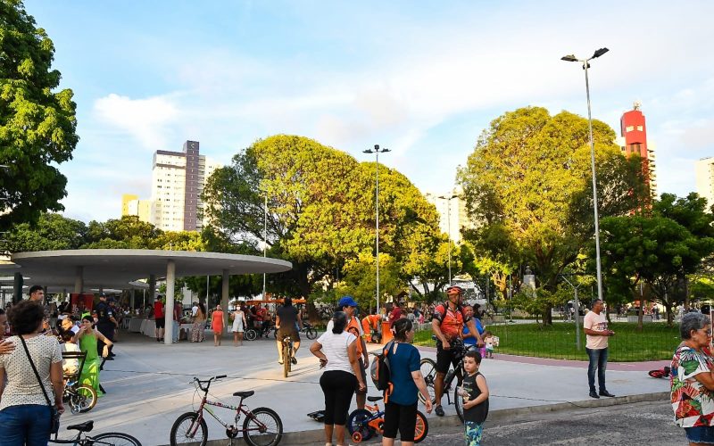 Domingo teve projeto Escola Bike Anjo na Praça Pedro Velho em Natal