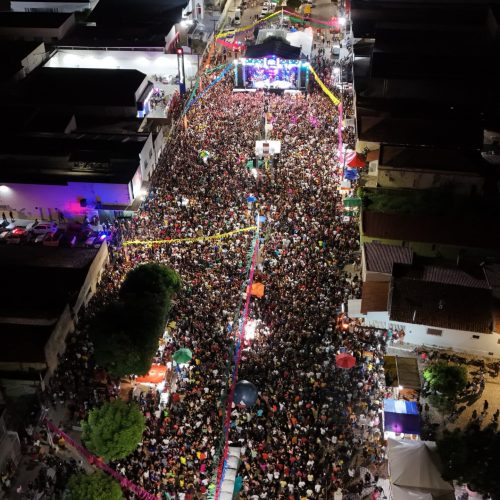 Carnaval de Assú bate recorde na terça (04) com mais de 25 mil foliões ao som de Grafith