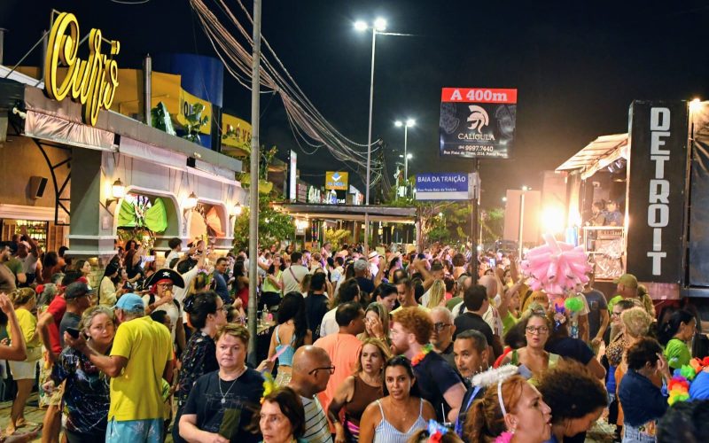 Banda Detroit agita avenida Ponta Negra ao som dos antigos carnavais