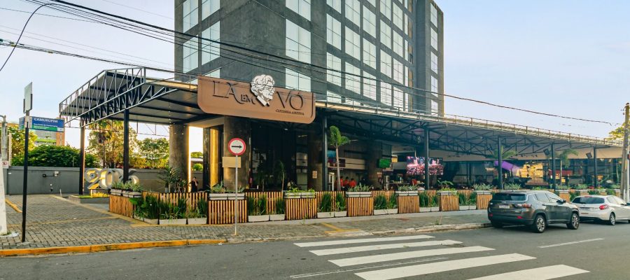 Lá em Vó aposta na cozinha afetiva para transformar refeições em experiências de memória e acolhimento em Natal