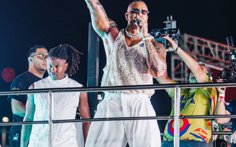 Sábado do Carnatal 2024: Leo Santana e Anitta fazem a folia com muitas surpresas