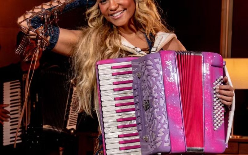 Lucy Alves assina contrato com a Luan Promoções e inicia nova fase na carreira