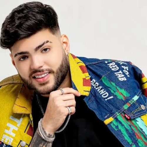 Kadu Martins comanda a folia no Bloco Frevo do Meio Dia nesta segunda-feira de Carnaval