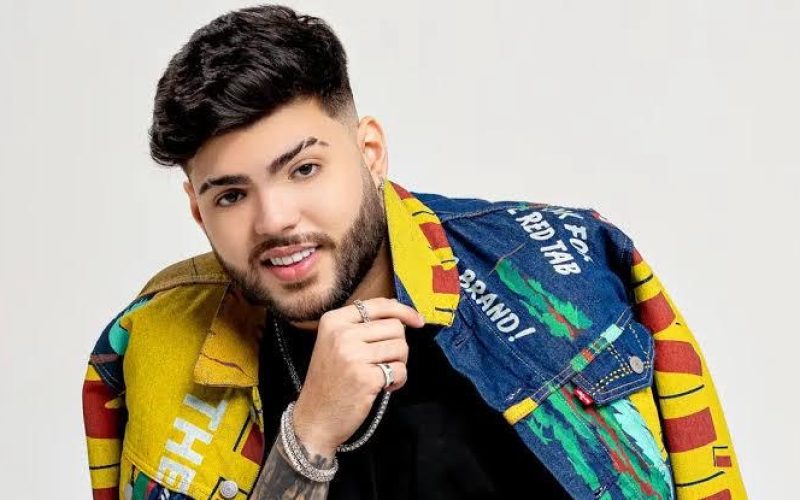 Kadu Martins comanda a folia no Bloco Frevo do Meio Dia nesta segunda-feira de Carnaval