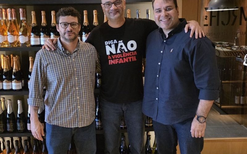 Três pesquisadores de áreas distintas publicam artigo internacional que compara o “mal burocrático” brasileiro