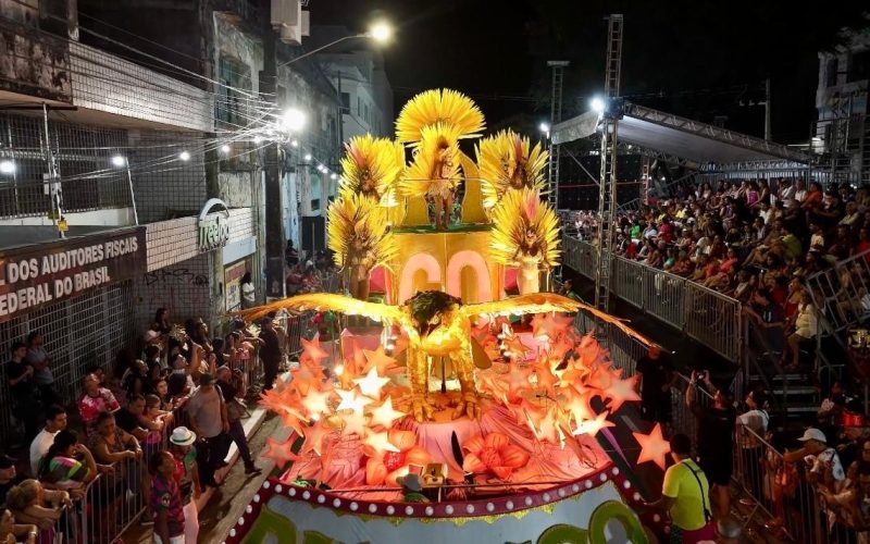 Desfile das escolas de samba encerra Carnaval de Natal em grande estilo