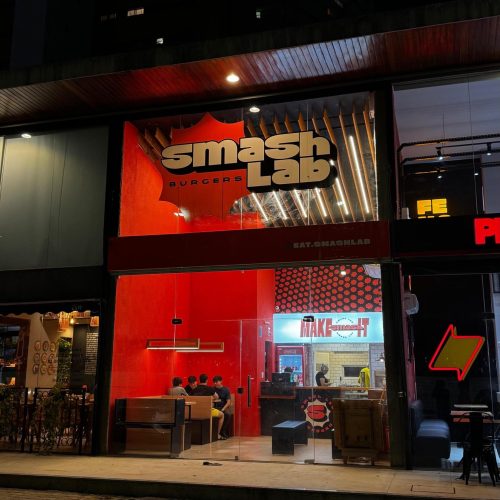 Smash Lab Burgers apresenta nova hamburgueria em Natal inspirada em técnica americana de preparo