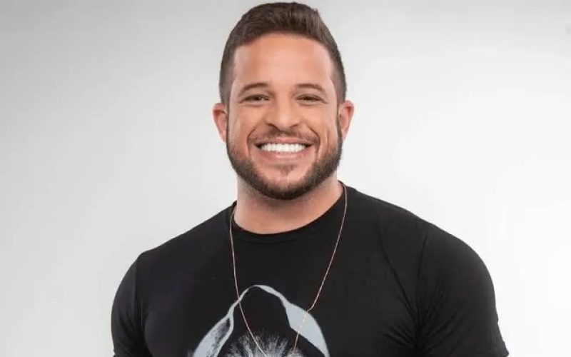 Flávio Andradde apresenta o show ‘Aproveite a Festa!’ neste sábado (9) em Mossoró